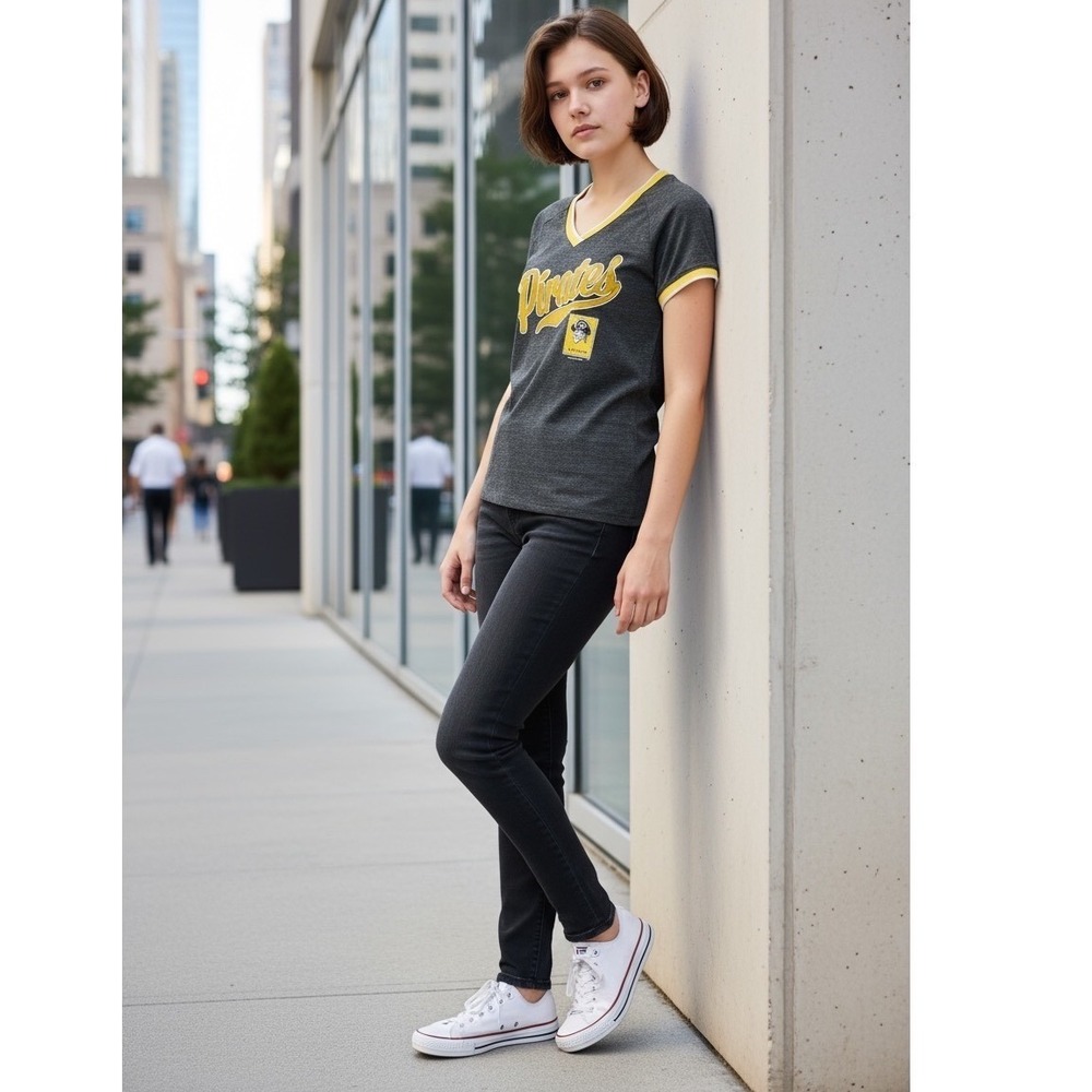 Pittsburgh Pirates Womens Gray V Neck T‎ Shirt S Fitted 5th & Ocean MLB Baseball
